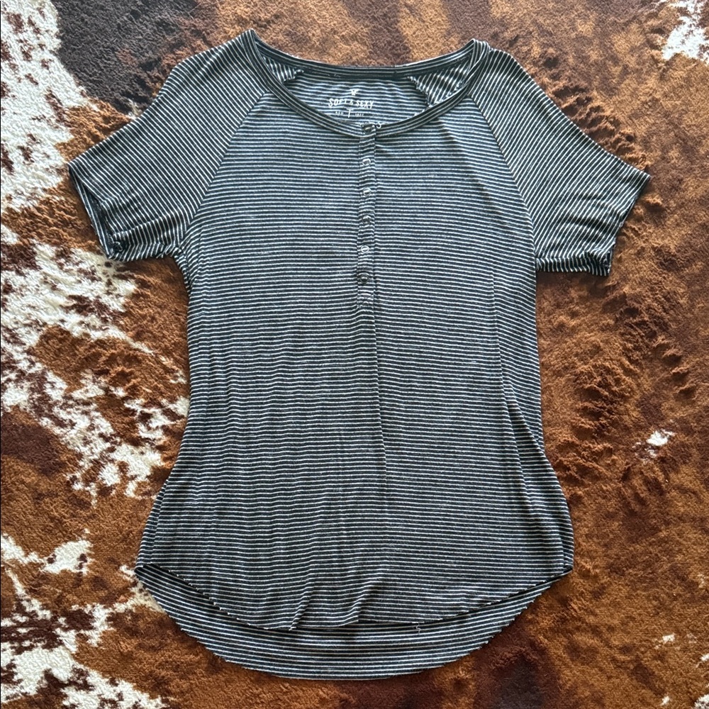 Hollister Black and White Soft and sexy T